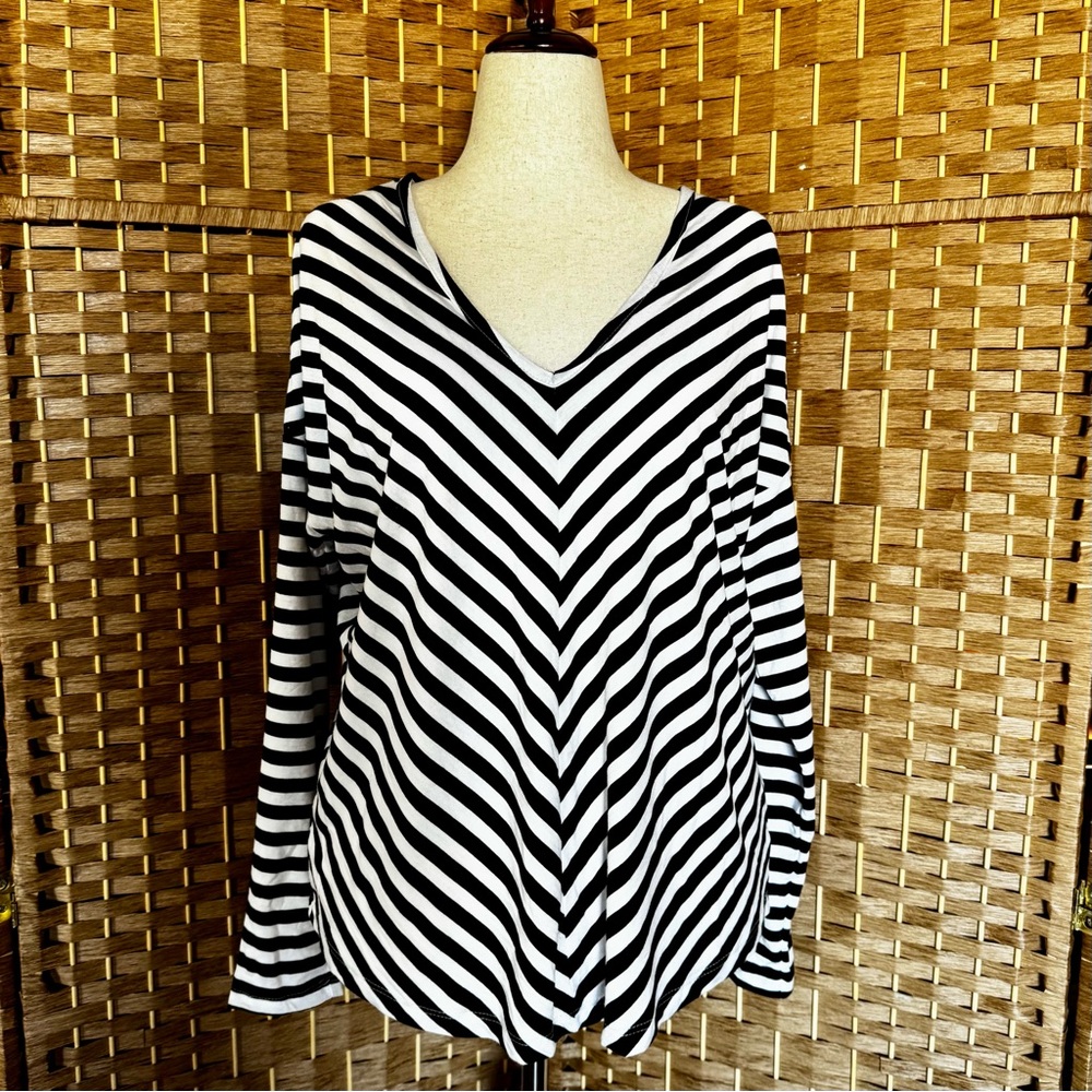1 set of 2 long sleeve tee shirts, Cathy & Tahari XL - Picture 2 of 9